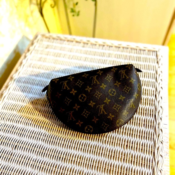 🦁 Louis Vuitton LV Monogram Travel Pouch Bag - Picture 5 of 13